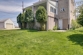 3 Mi to Downtown: Pittsburgh Home w/ Balcony!