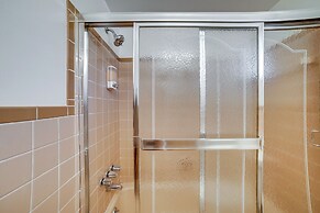 3 Mi to Downtown: Pittsburgh Home w/ Balcony!