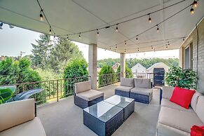 3 Mi to Downtown: Pittsburgh Home w/ Balcony!