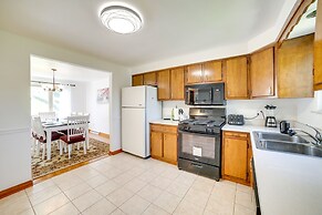 3 Mi to Downtown: Pittsburgh Home w/ Balcony!