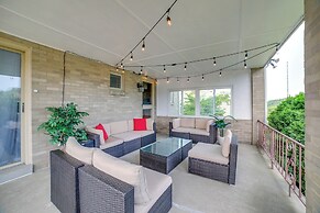 3 Mi to Downtown: Pittsburgh Home w/ Balcony!