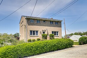 3 Mi to Downtown: Pittsburgh Home w/ Balcony!