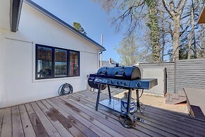 Modern Home With Yard 3 Mi to Uptown Charlotte!