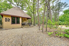 Blissful Broken Bow Studio: Fire Pit & Jacuzzi Tub