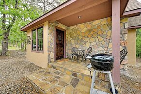 Blissful Broken Bow Studio: Fire Pit & Jacuzzi Tub