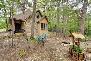 Blissful Broken Bow Studio: Fire Pit & Jacuzzi Tub