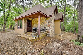 Blissful Broken Bow Studio: Fire Pit & Jacuzzi Tub