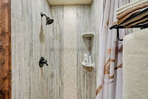 Blissful Broken Bow Studio: Fire Pit & Jacuzzi Tub