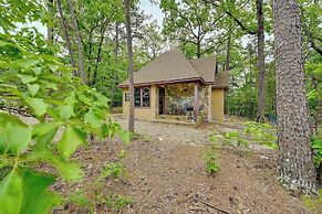 Blissful Broken Bow Studio: Fire Pit & Jacuzzi Tub