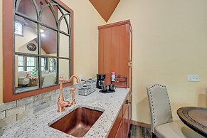 Blissful Broken Bow Studio: Fire Pit & Jacuzzi Tub