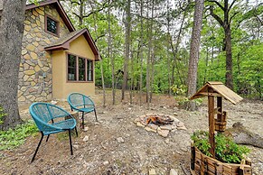 Blissful Broken Bow Studio: Fire Pit & Jacuzzi Tub