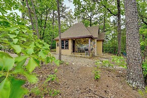 Blissful Broken Bow Studio: Fire Pit & Jacuzzi Tub