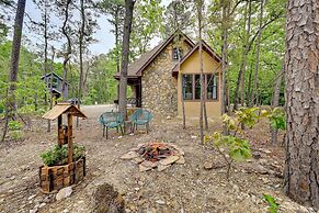 Blissful Broken Bow Studio: Fire Pit & Jacuzzi Tub