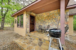Blissful Broken Bow Studio: Fire Pit & Jacuzzi Tub