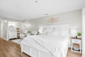 Villa Capriani Condo w/ Direct Beach Access!