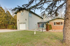 Lakefront Hartland Cottage w/ Patio & Fire Pits!