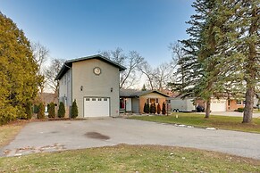 Lakefront Hartland Cottage w/ Patio & Fire Pits!
