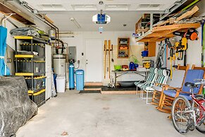 Lakefront Hartland Cottage w/ Patio & Fire Pits!