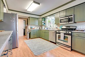 Lakefront Hartland Cottage w/ Patio & Fire Pits!