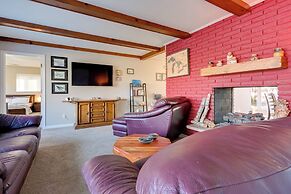 Lakefront Hartland Cottage w/ Patio & Fire Pits!