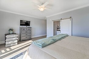 Gorgeous Emerald Isle Getaway: Walk to Beach!