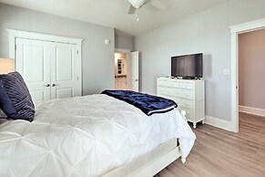 Gorgeous Emerald Isle Getaway: Walk to Beach!