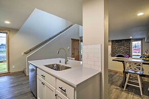 Luxurious Tacoma Retreat w/ Quartz Countertops!