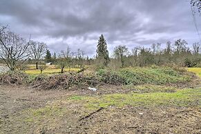 Luxurious Tacoma Retreat w/ Quartz Countertops!