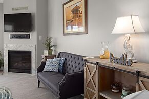 Avalon 507 3 Bedroom Condo by RedAwning