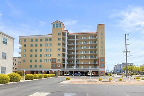 Avalon 507 3 Bedroom Condo by RedAwning