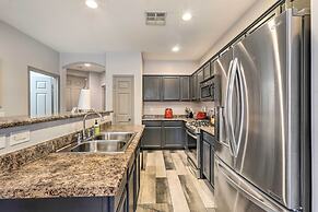 Fire Table, Grill: Surprise Cottage w/ Pool Access