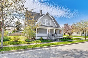 The Junction: Victorian Home in Quaint Fortville!