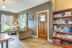 The Junction: Victorian Home in Quaint Fortville!
