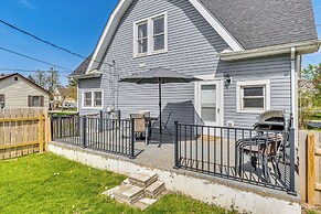 The Junction: Victorian Home in Quaint Fortville!