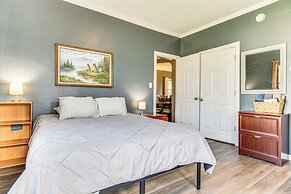 The Junction: Victorian Home in Quaint Fortville!