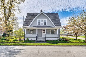 The Junction: Victorian Home in Quaint Fortville!