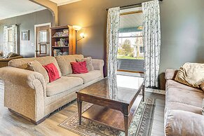 The Junction: Victorian Home in Quaint Fortville!