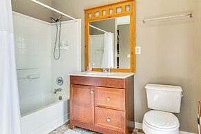 The Junction: Victorian Home in Quaint Fortville!