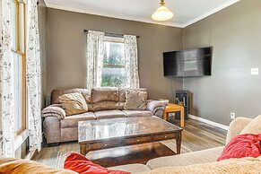 The Junction: Victorian Home in Quaint Fortville!