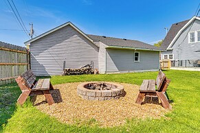 The Junction: Victorian Home in Quaint Fortville!