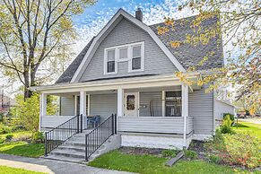 The Junction: Victorian Home in Quaint Fortville!