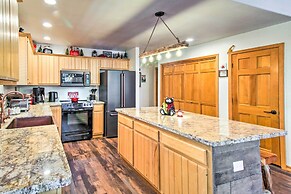 Pinetop Retreat w/ Fire Pit & Game Room!
