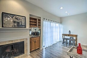 Comfortable Dallas Condo Close to Attractions