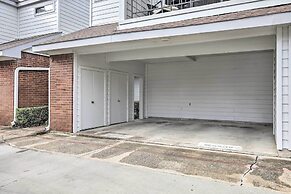 Comfortable Dallas Condo Close to Attractions