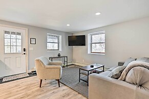 Charming Beacon Apt w/ Fire Pit: Near Hiking!