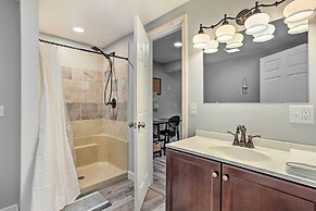 Charming Beacon Apt w/ Fire Pit: Near Hiking!