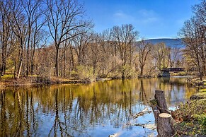 Charming Beacon Apt w/ Fire Pit: Near Hiking!