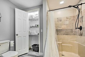 Charming Beacon Apt w/ Fire Pit: Near Hiking!