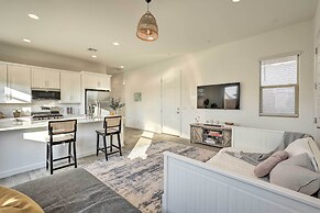 Phoenix Casita: 2 Mi to State Farm Stadium!