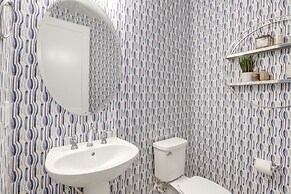 Private Pool & Grill: Modern Goodyear Retreat